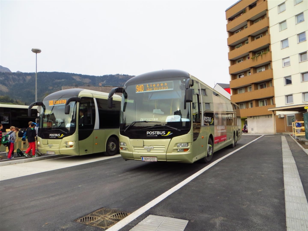 Liezen Busbahnhof BD 13122 und BD 13578