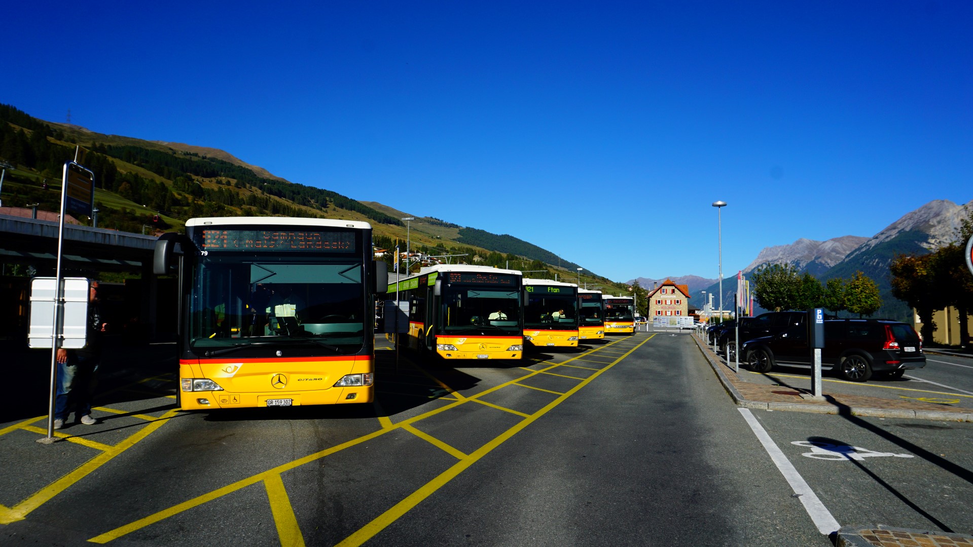Scuol-Tarasp Bahnhof Postautos